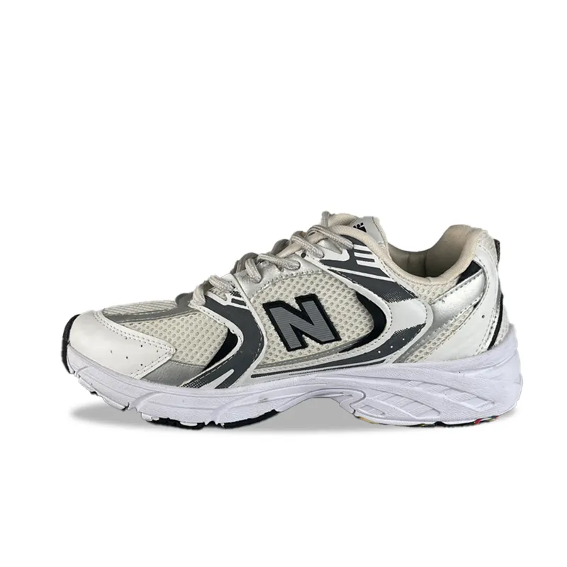 گالری تصاویر کتونی نیوبالانس 530 سفید نقره ایی